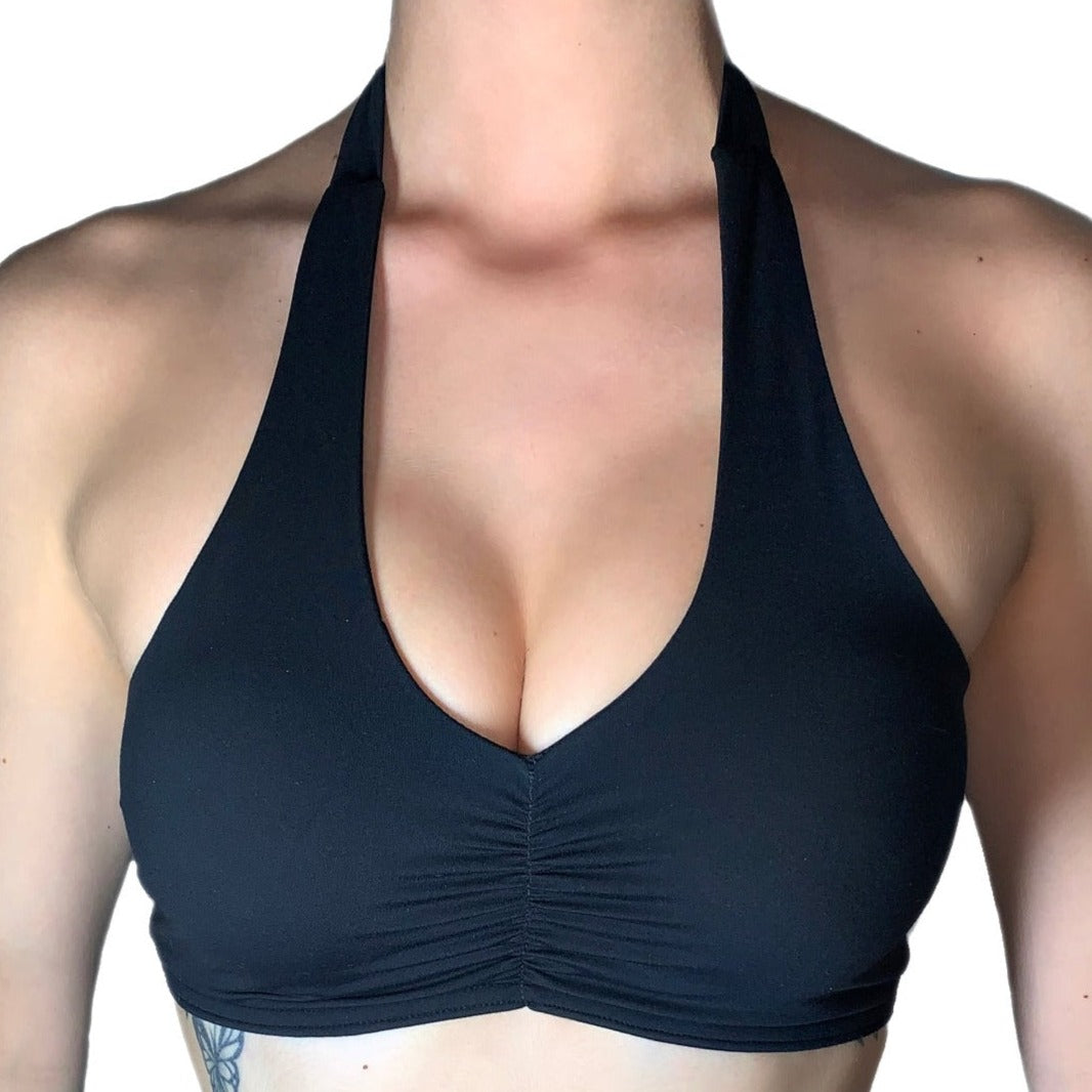 The Scrunch Halter Neck Crop is the perfect fitted crop that can be worn inside or outside the gym. The backless design is extremely flattering and comfortable for all body types. The material is super buttery soft and the combination with our Scrunch Cross Over Leggings is flawless.